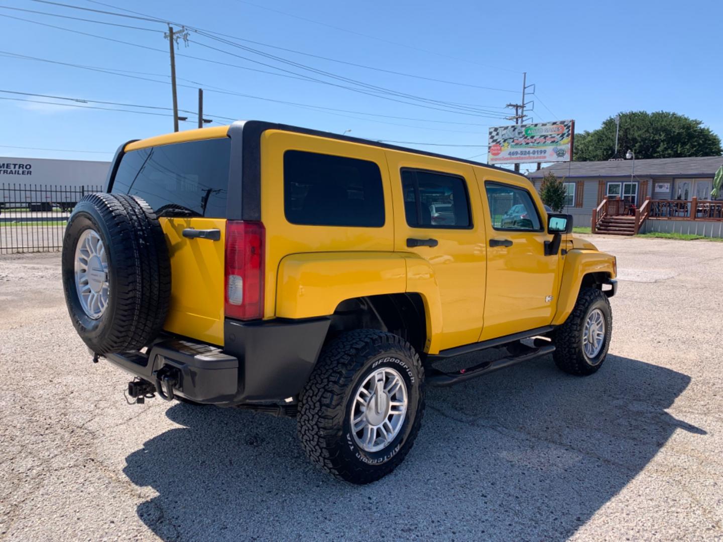 2007 Yellow Hummer H3 Adventure (5GTDN13E378) with an 3.7L L5 DOHC 20V engine, located at 1830 North Belt Line Road, Irving, TX, 75061, (469) 524-0199, 32.834373, -96.993584 - Photo#3